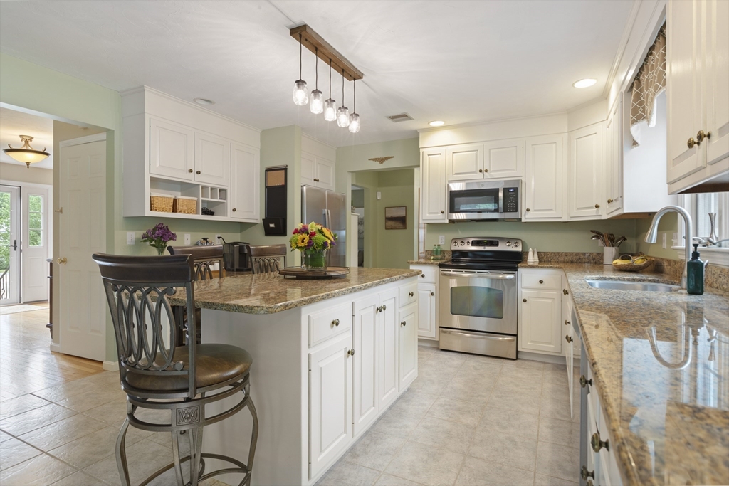 15 Little Tree Road Medway, MA 02053 - Photo 9 of 42
