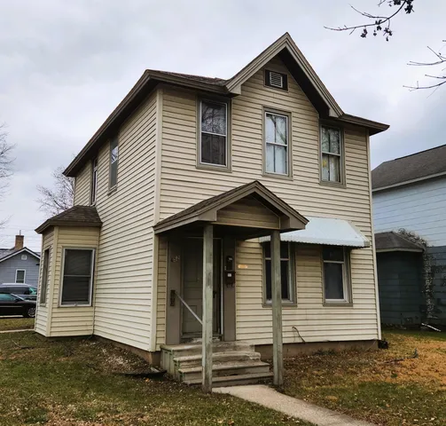 $200,000 | 652 East 3rd Street, Winona, MN 55987