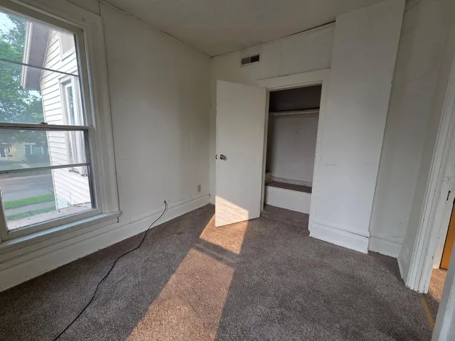 $200,000 | 652 East 3rd Street, Winona, MN 55987