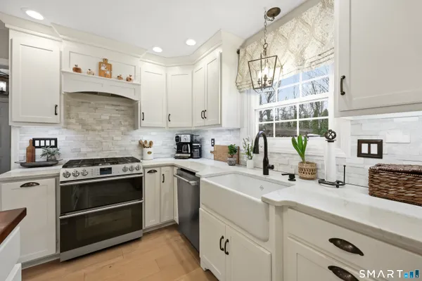 $899,888 | 35 Quail Run, Harwinton, CT 06791