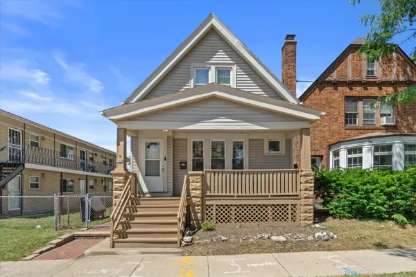 $220,000 | 806 West Lapham Boulevard, Milwaukee, WI 53204