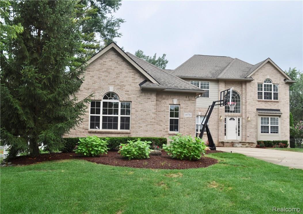 19751 Gill Road Livonia, MI 48152 - Photo 1 of 21 fullsizeoutput_fe.jpeg