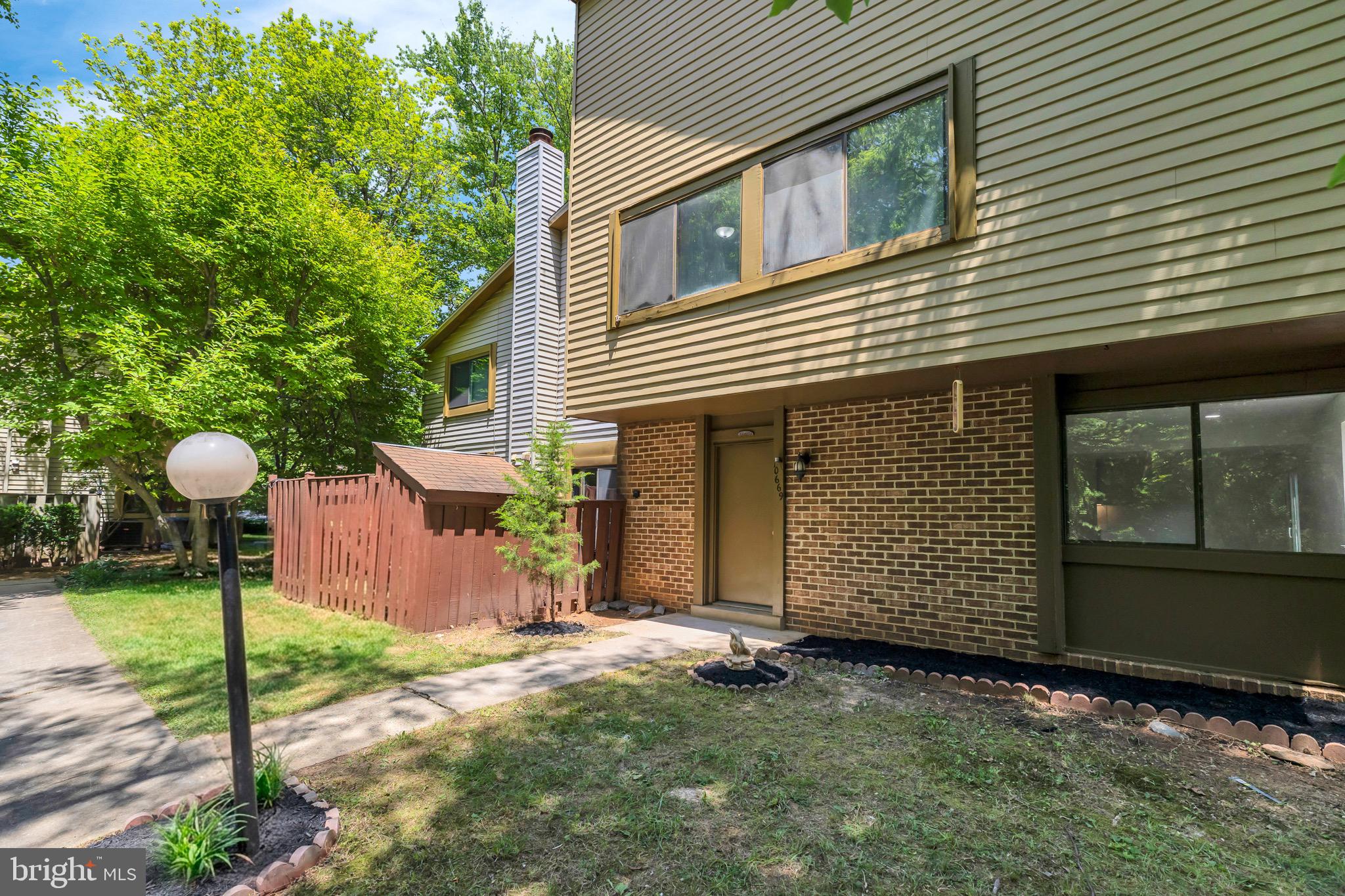 10669 Spring Oak Court Burke, VA 22015 - Photo 3 of 32