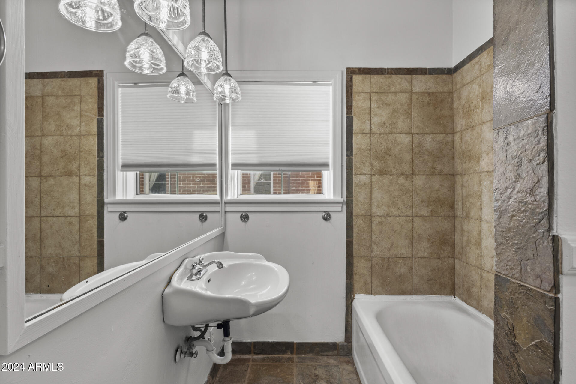 315 West Roma Avenue Phoenix, AZ 85013 - Photo 28 of 35 Bathroom