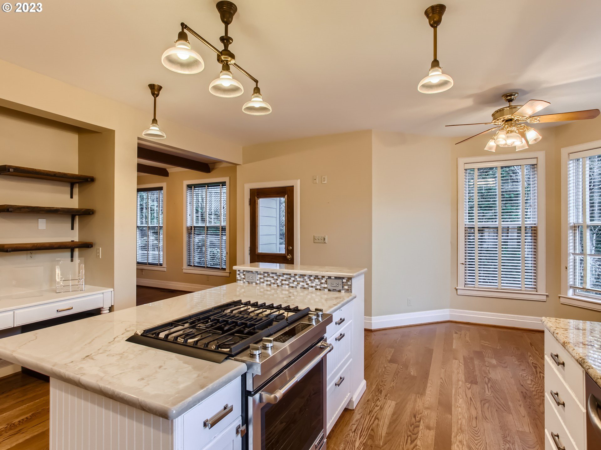 2229 Northwest Mill Pond Road Portland, OR 97229 - Photo 15 of 41 Kitchen/Nook