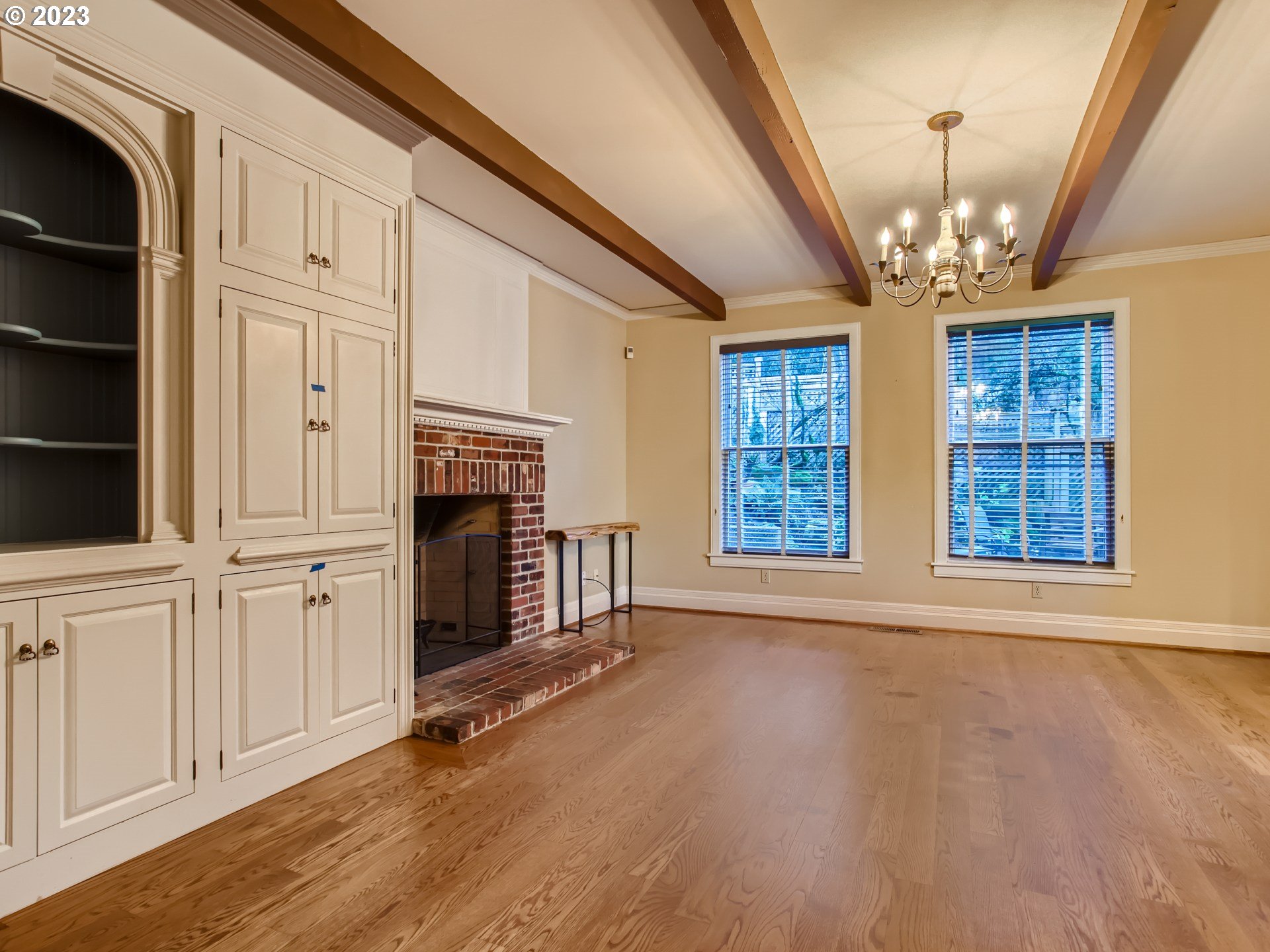 2229 Northwest Mill Pond Road Portland, OR 97229 - Photo 17 of 41 Family Room