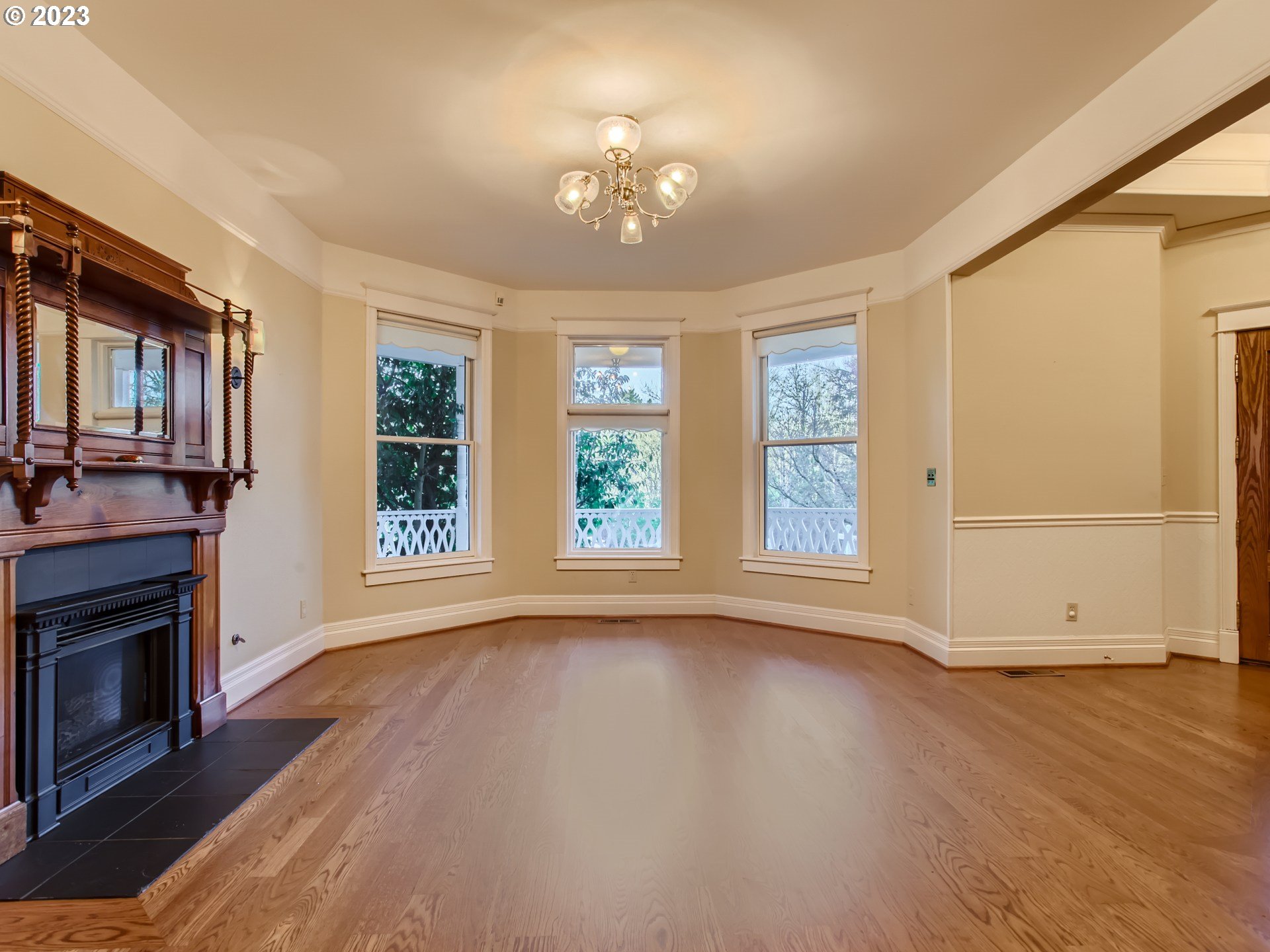 2229 Northwest Mill Pond Road Portland, OR 97229 - Photo 7 of 41 Living Room