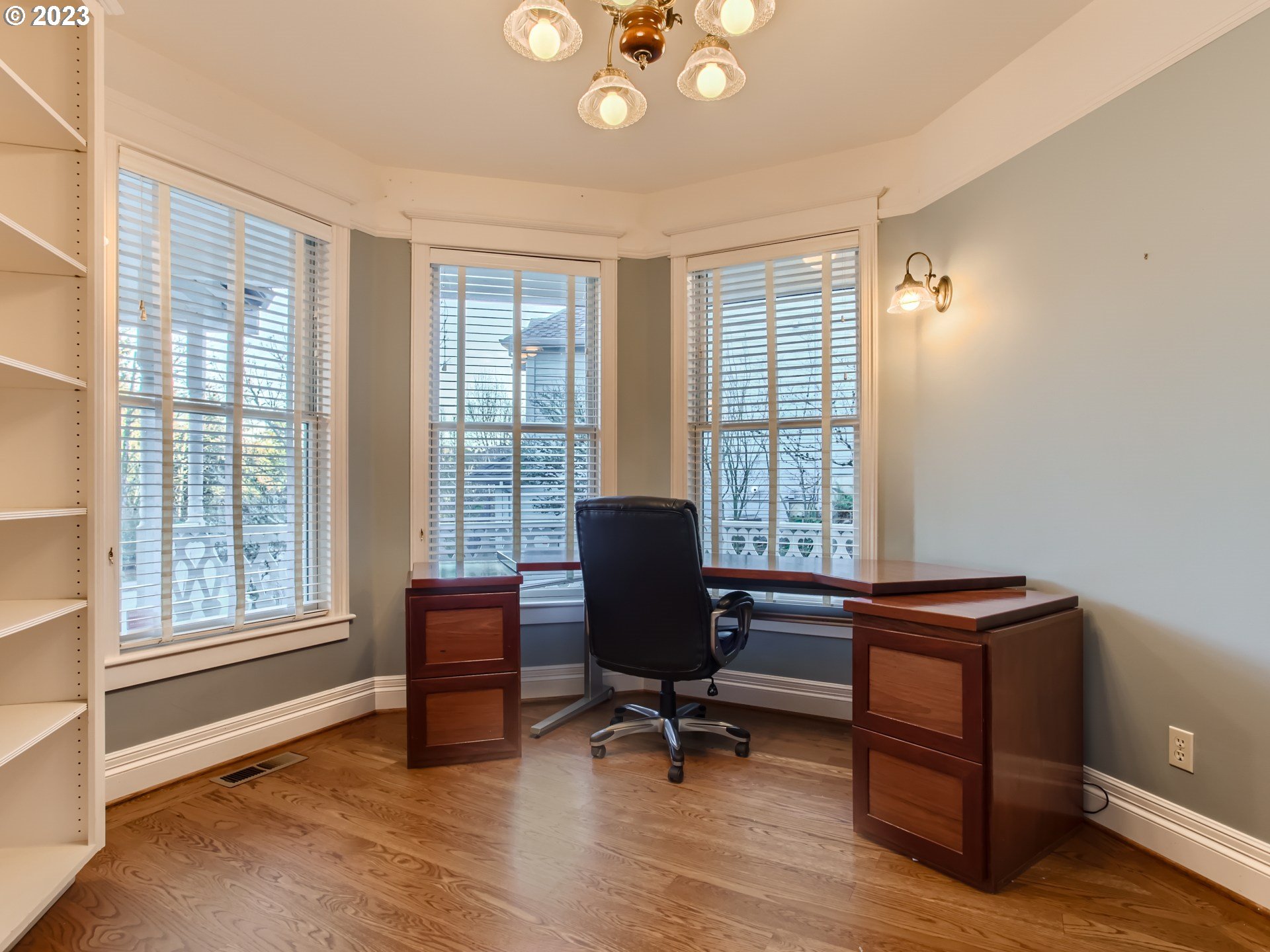 2229 Northwest Mill Pond Road Portland, OR 97229 - Photo 10 of 41 Den/Office