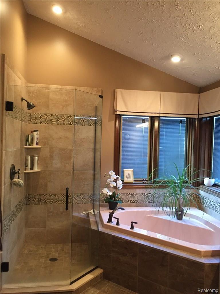 2070 Reagan Drive Rochester, MI 48309 - Photo 13 of 17 18.JPG