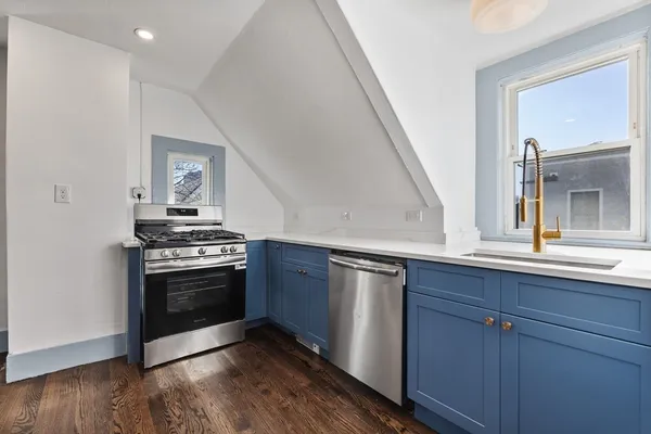 $3,450 | 8 Carlton Street, Unit 3, Somerville, MA 02143