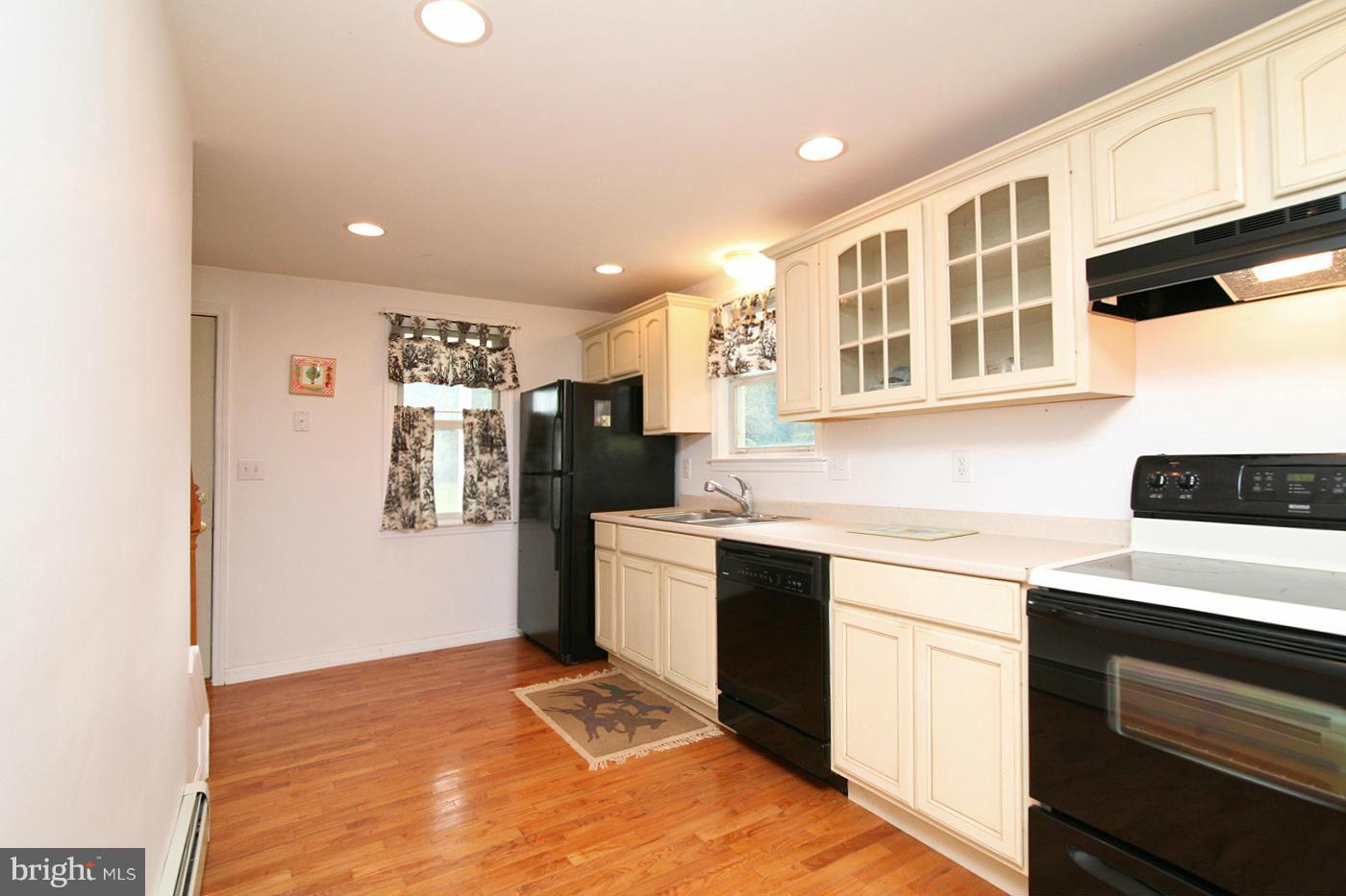 9050 New Cut Road Rocky Ridge, MD 21778 - Photo 4 of 24 a kitchen with a refrigerator and a stove top oven