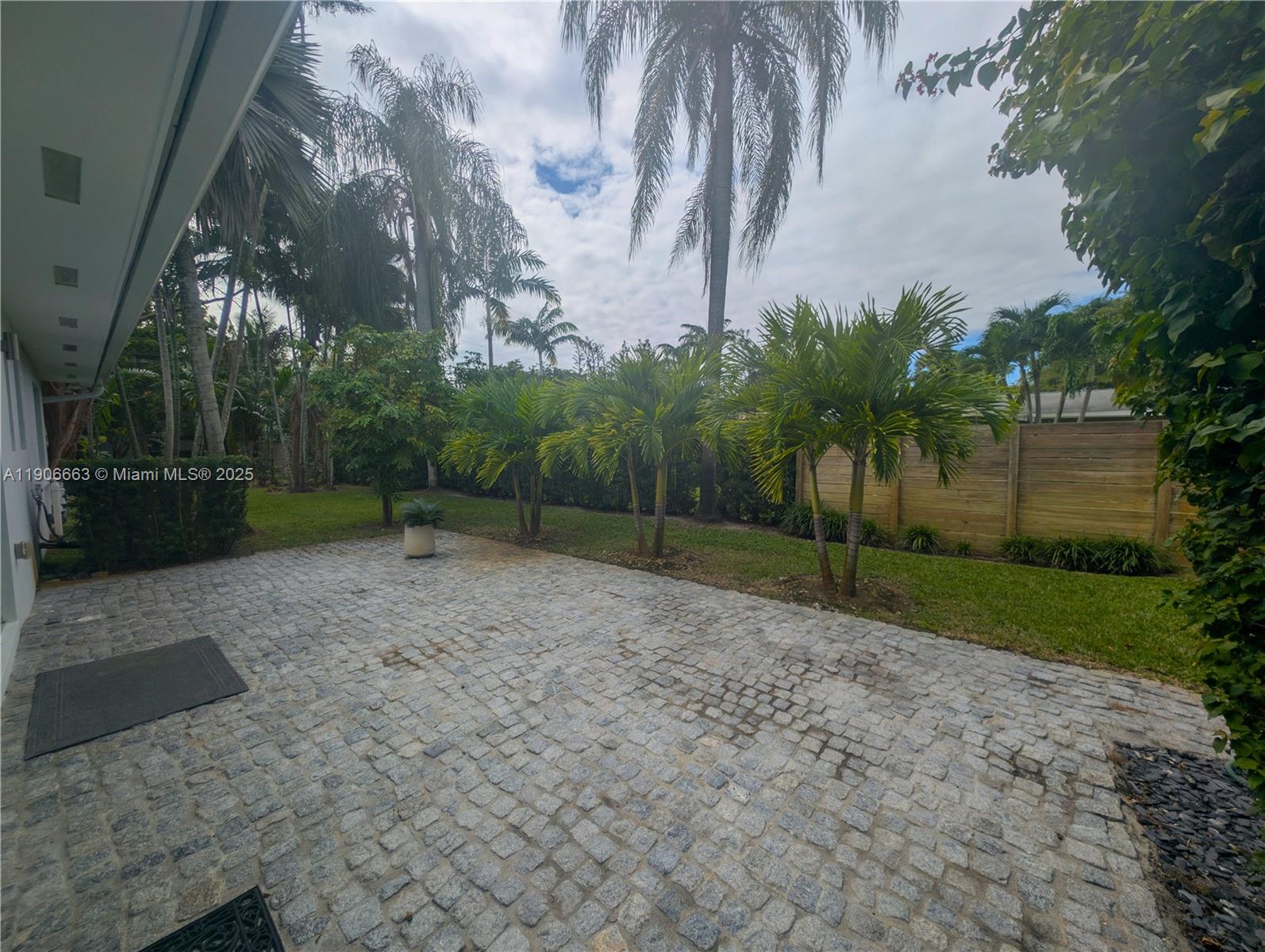 10460 Southwest 110th Street Miami, FL 33176 - Photo 12 of 80 Gallery Image 12