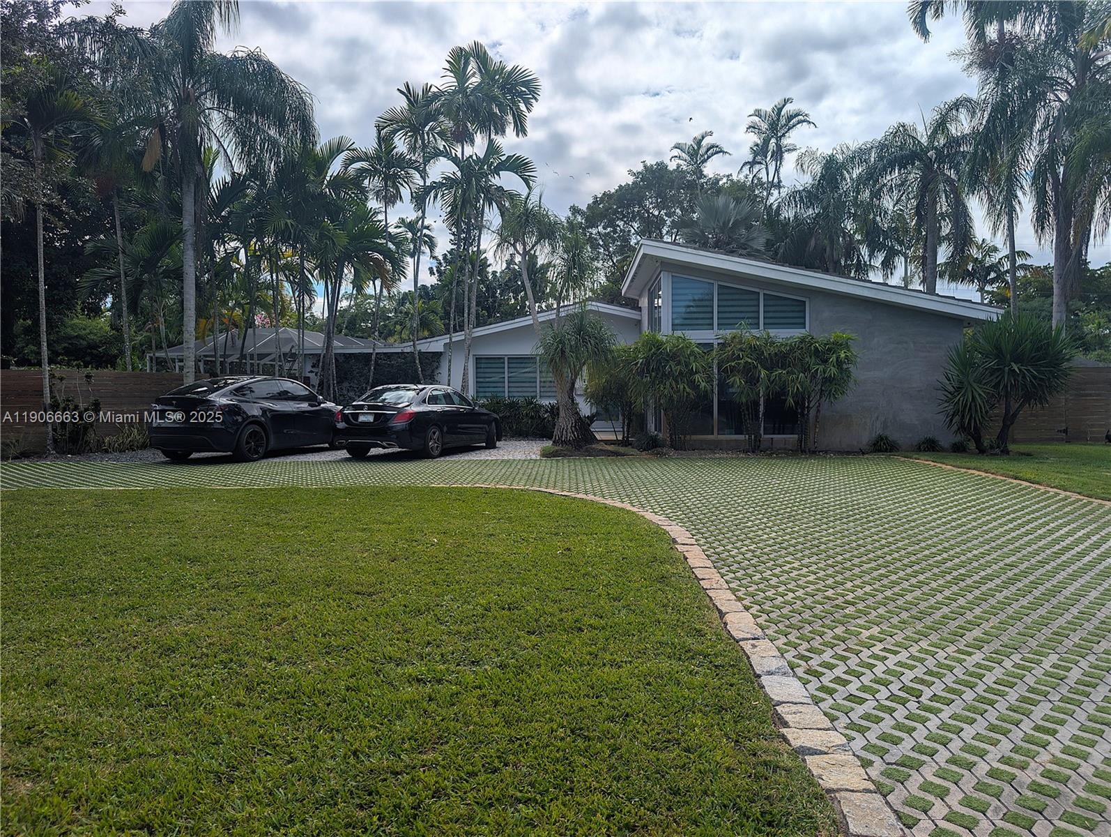 10460 Southwest 110th Street Miami, FL 33176 - Photo 3 of 80 Gallery Image 3