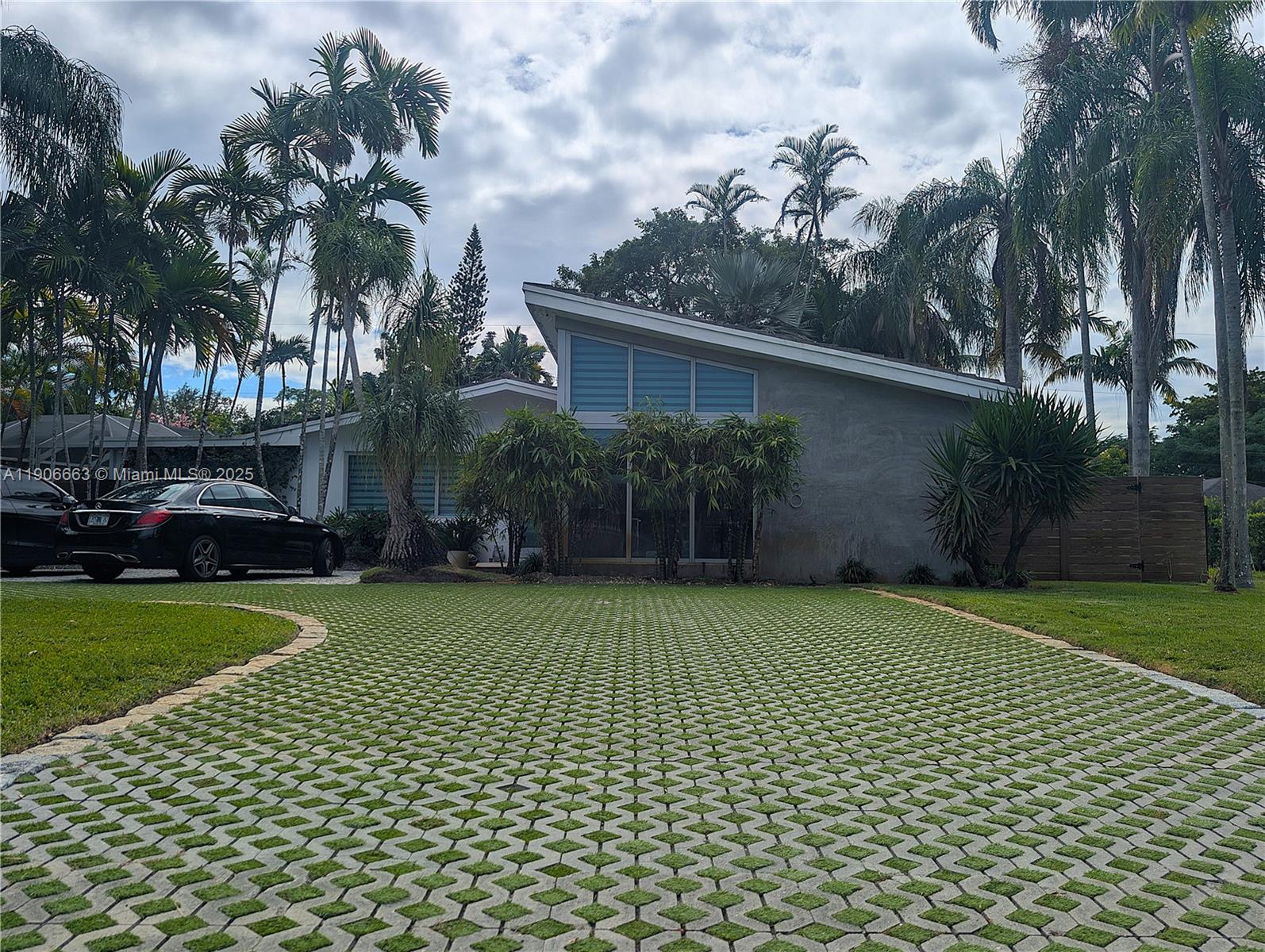 10460 Southwest 110th Street Miami, FL 33176 - Photo 4 of 80 Gallery Image 4