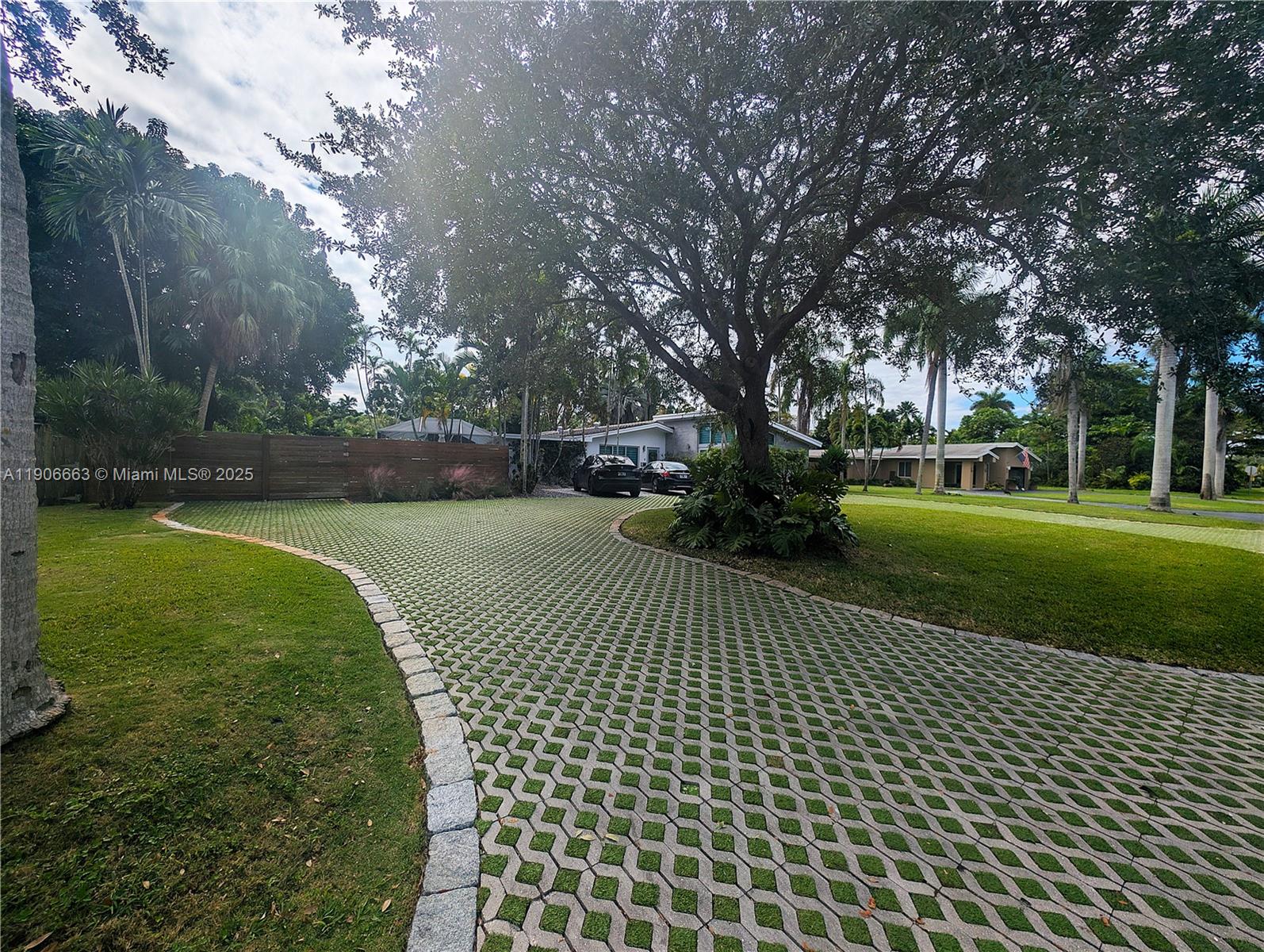10460 Southwest 110th Street Miami, FL 33176 - Photo 5 of 80 Gallery Image 5
