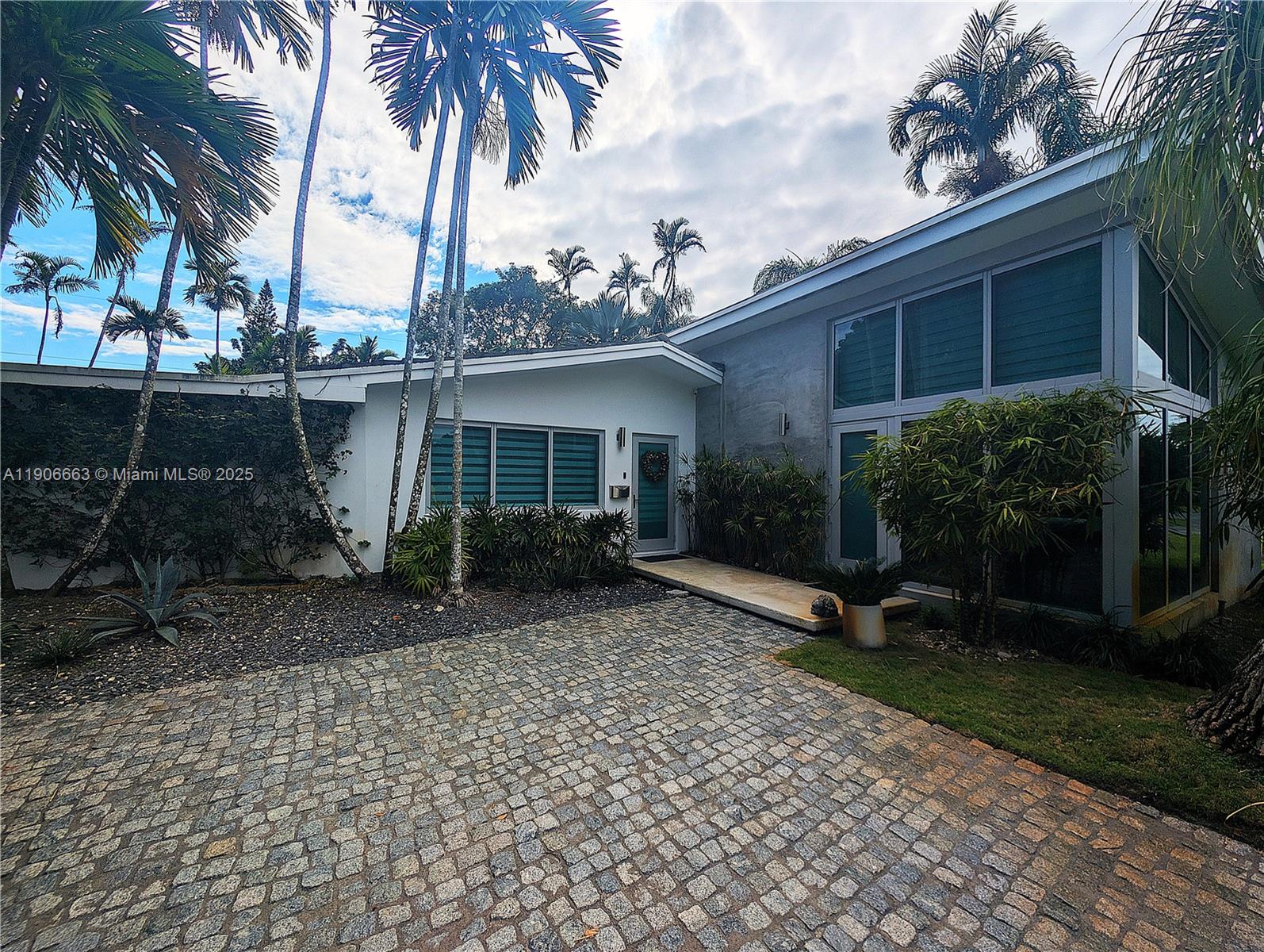 10460 Southwest 110th Street Miami, FL 33176 - Photo 7 of 80 Gallery Image 7