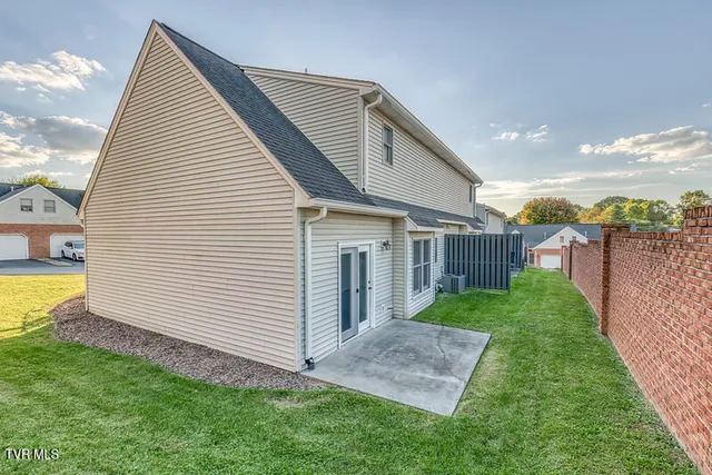 $264,900 | 1725 West Lakeview Drive, Unit 1, Johnson City, TN 37601