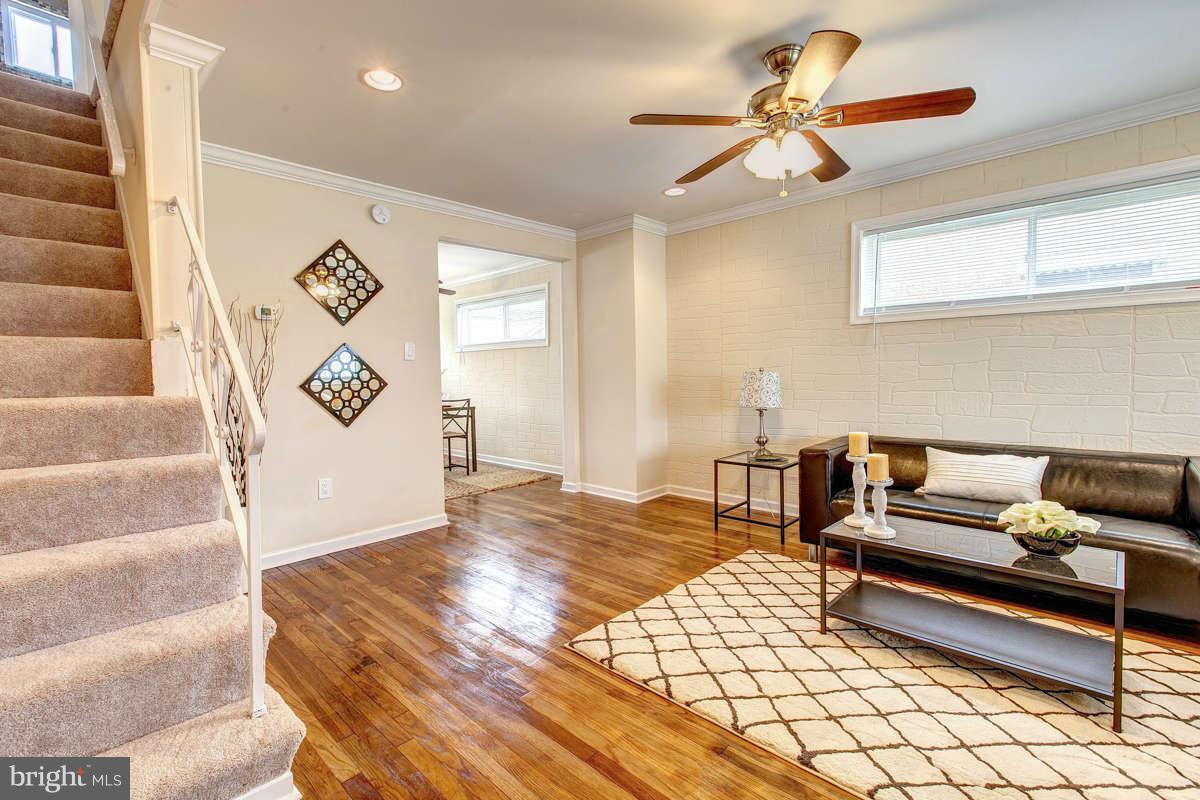 4436 Norfen Road Baltimore, MD 21227 - Photo 4 of 29 Living Room