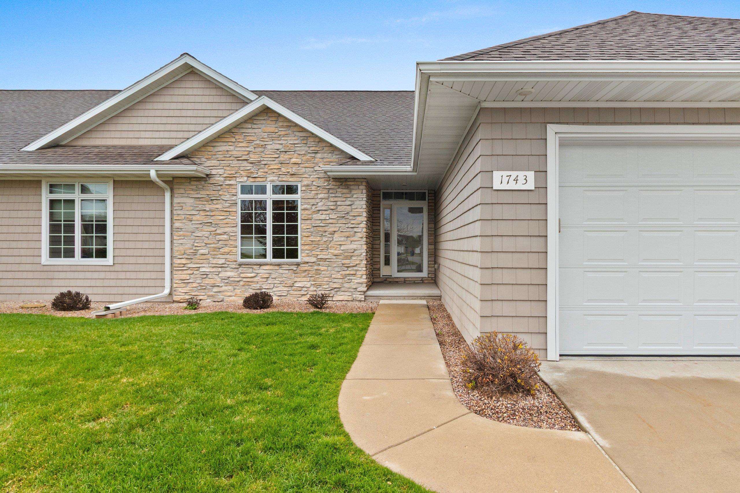 1743 Remington Ridge Way De Pere, WI 54115 - Photo 2 of 52