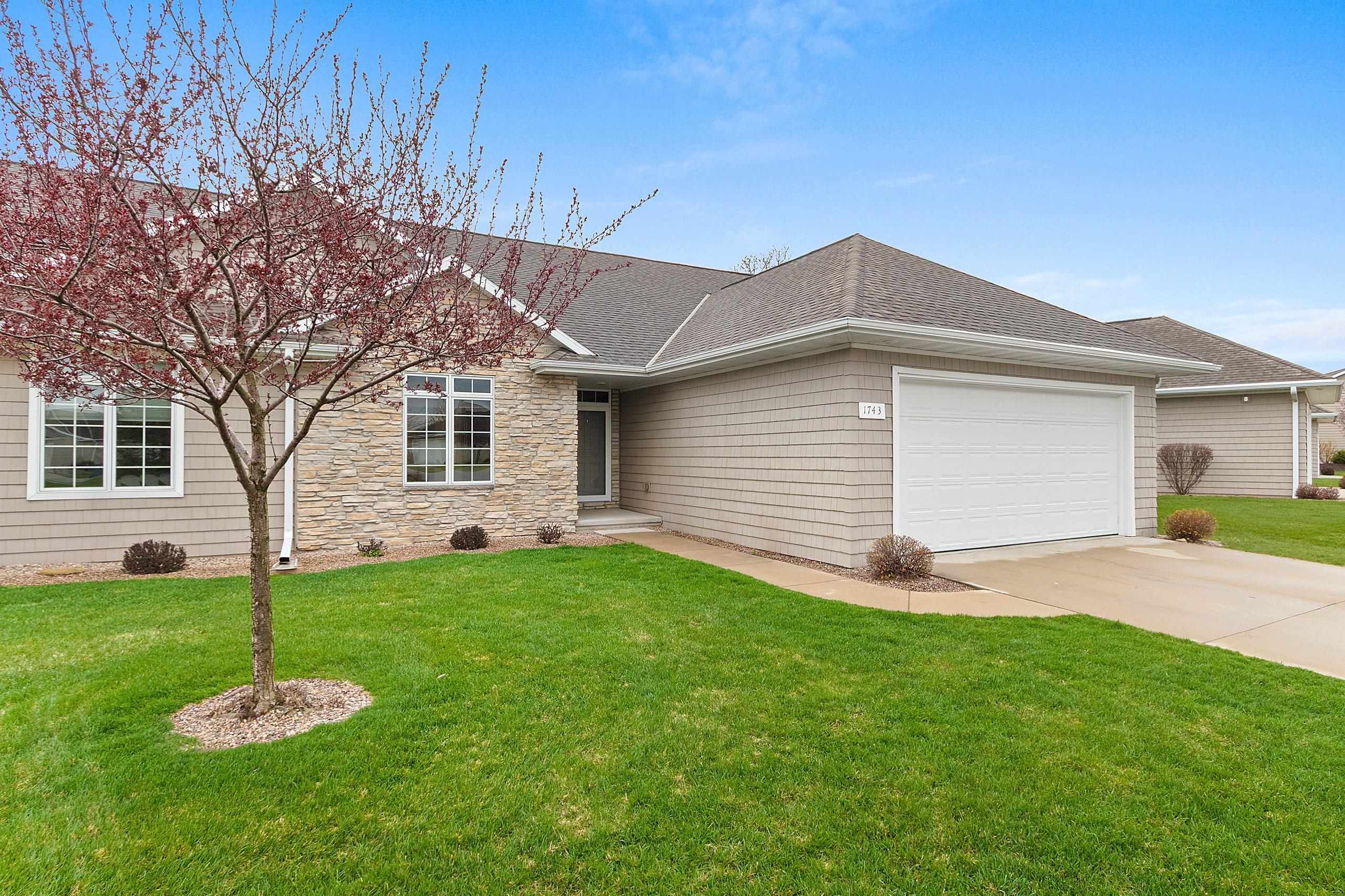 1743 Remington Ridge Way De Pere, WI 54115 - Photo 4 of 52