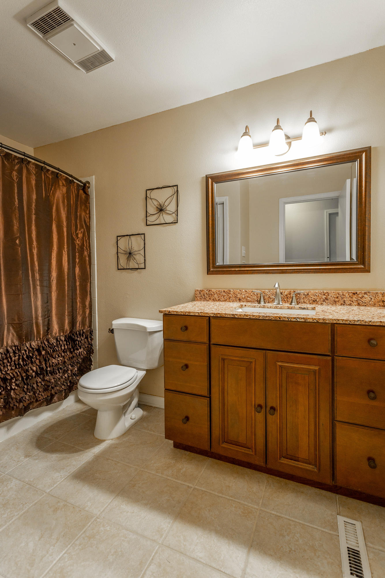 825 Woodgate Road Ringgold, GA 30736 - Photo 20 of 33 Full Bathroom