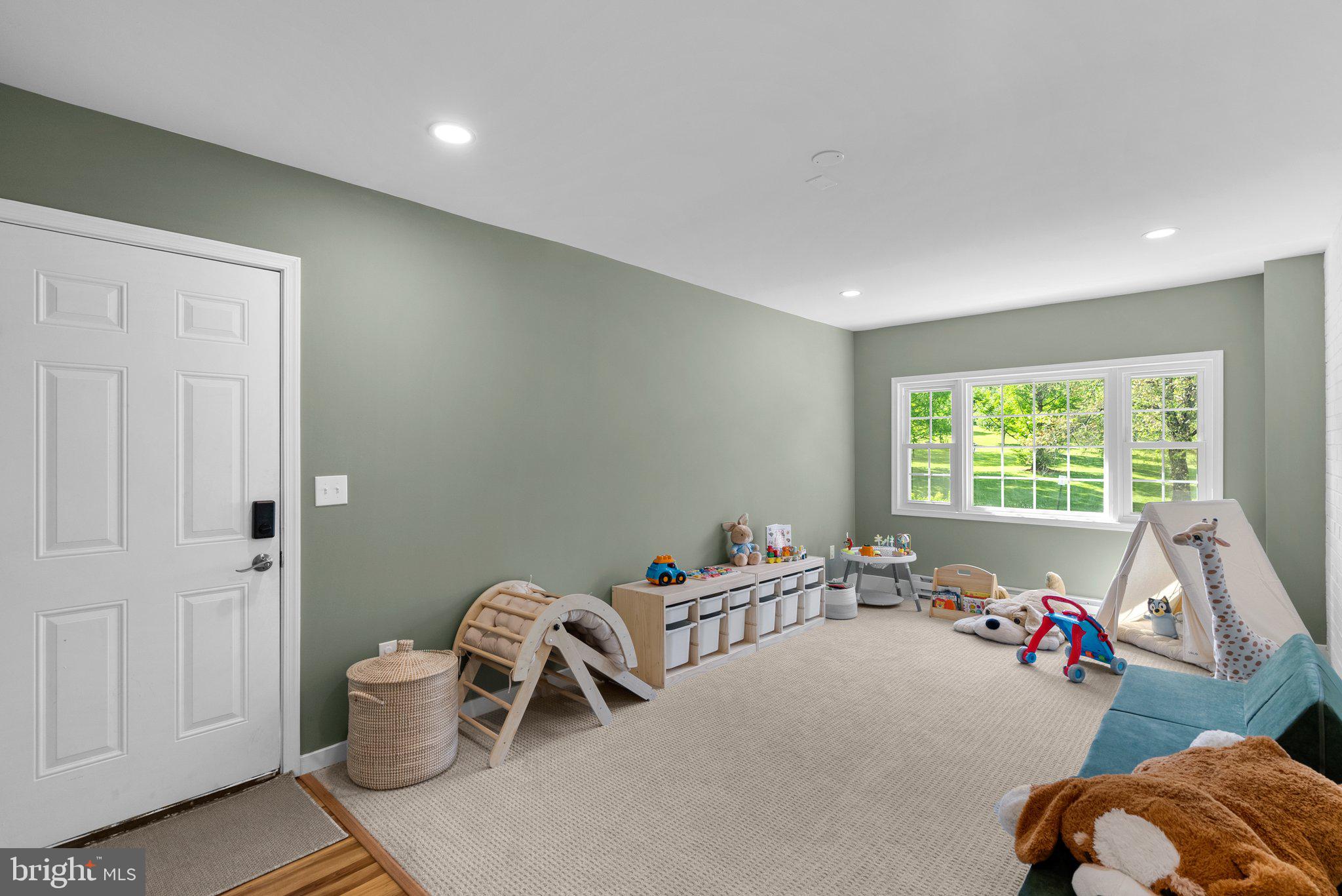 19617 Charline Manor Road Olney, MD 20832 - Photo 18 of 54 Main level Bonus Room