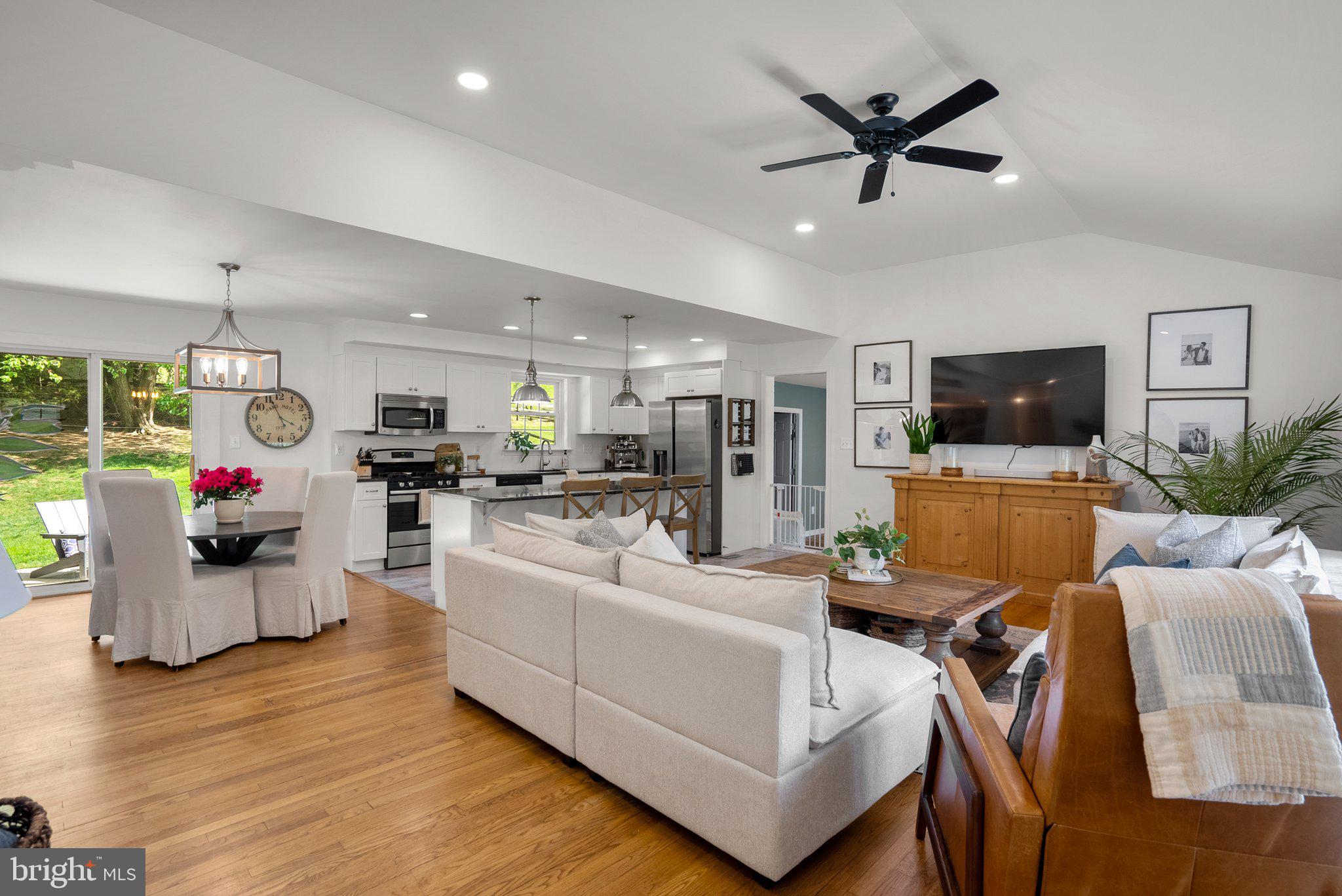 19617 Charline Manor Road Olney, MD 20832 - Photo 4 of 54 Raised living room ceiling