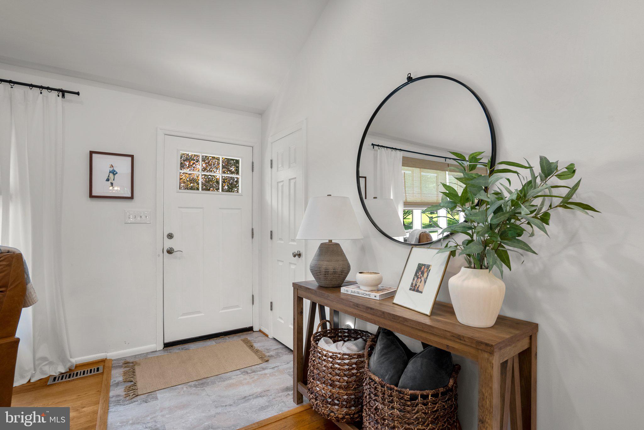 19617 Charline Manor Road Olney, MD 20832 - Photo 5 of 54 Foyer