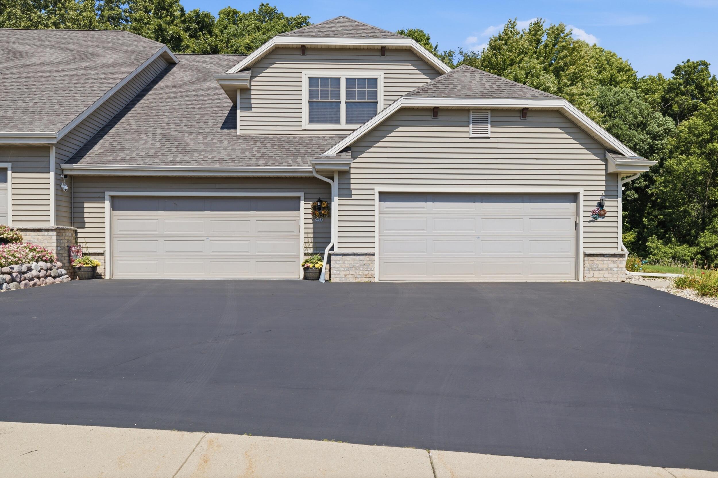958 Autumn Ridge Lane Hartford, WI 53027 - Photo 24 of 31 Front