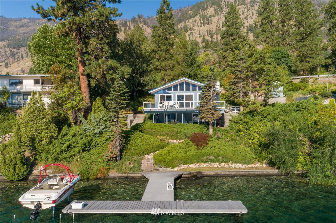 15102 South Lakeshore Road Chelan, WA 98816 - Photo 1 of 25 Gallery Image 1