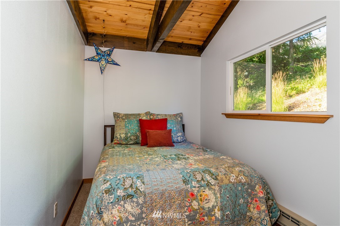 15102 South Lakeshore Road Chelan, WA 98816 - Photo 20 of 25 Gallery Image 20