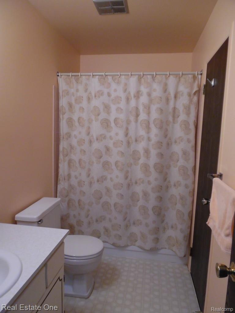 42051 Ridge Road West Novi, MI 48375 - Photo 22 of 29 SAM_0282.jpg