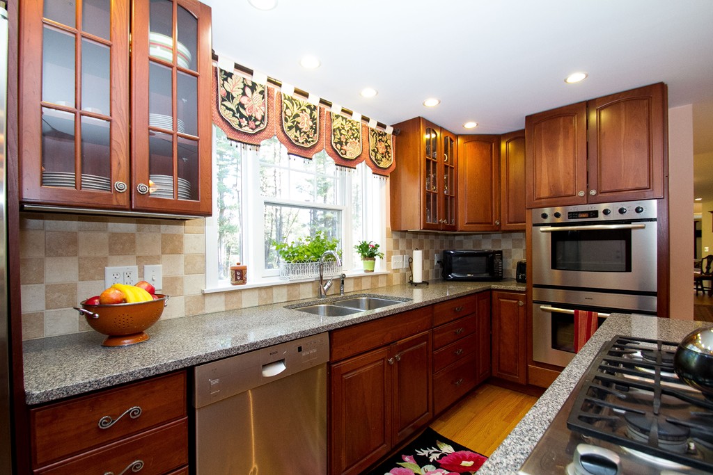 132 Cold Spring Road Westford, MA 01886 - Photo 5 of 30 Gallery Image 5
