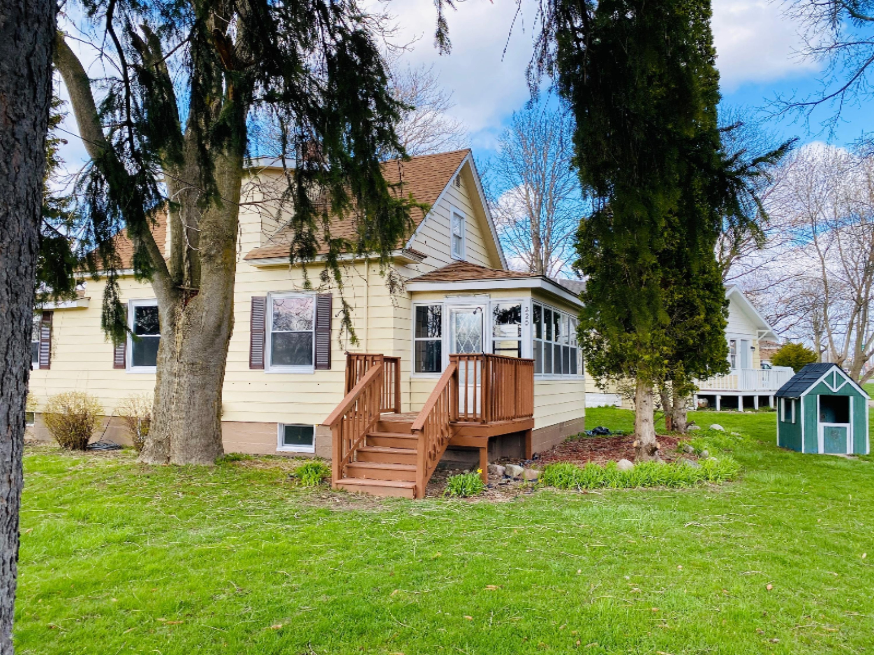 220 West Riverside Drive Ionia, MI 48846 - Photo 1 of 22 IMG_1523