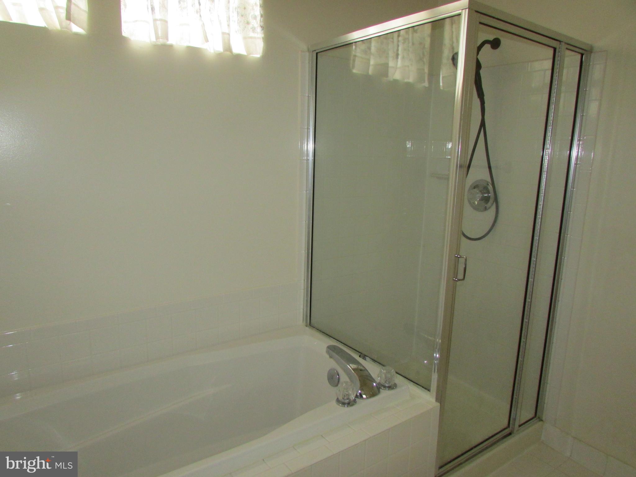 7035 Haycock Road, Unit 103 Falls Church, VA 22043 - Photo 5 of 12 Primary Bath - Shower & Tub
