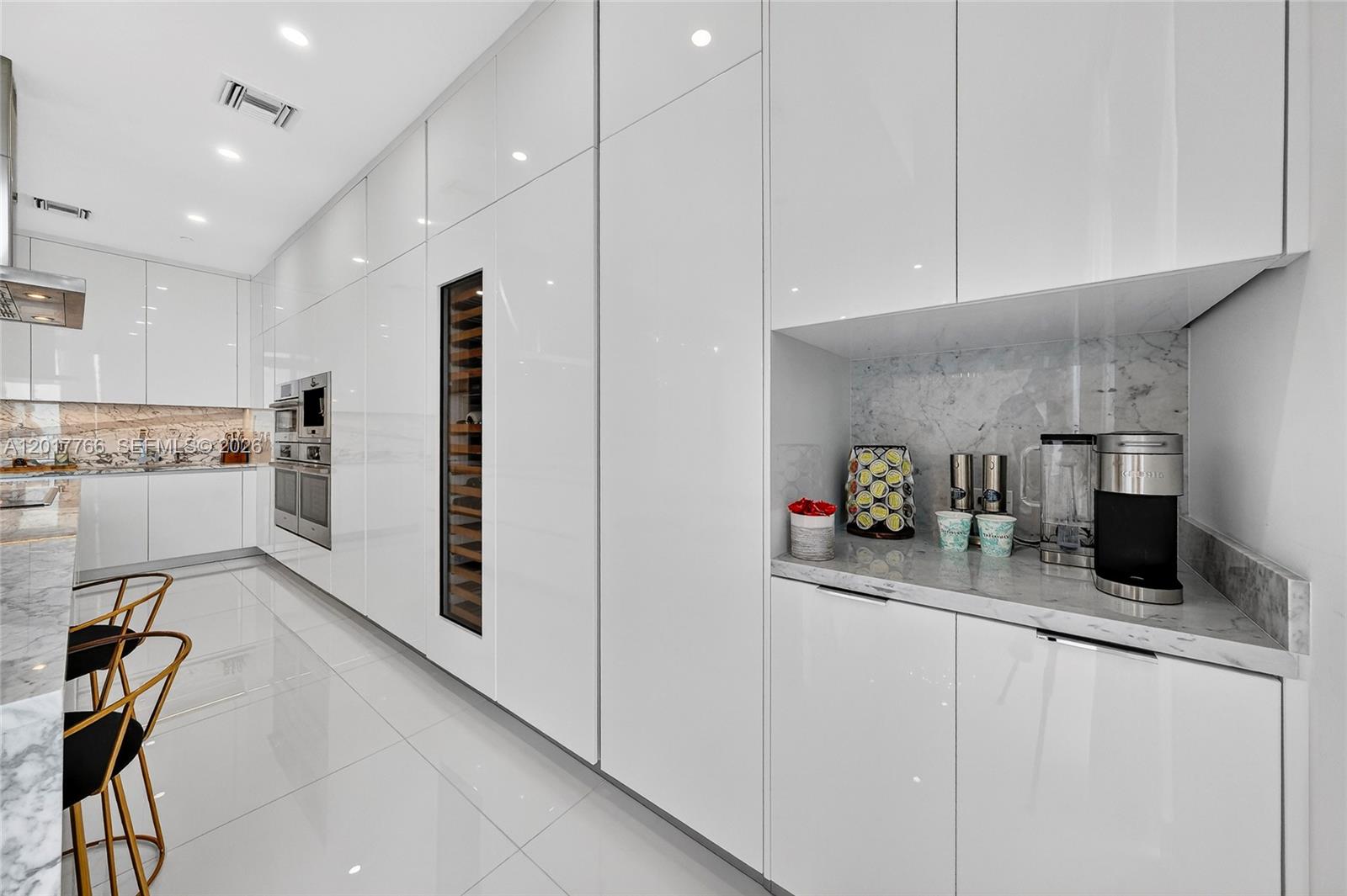 88 Southwest 7th Street, Unit PH4202 Miami, FL 33130 - Photo 11 of 88