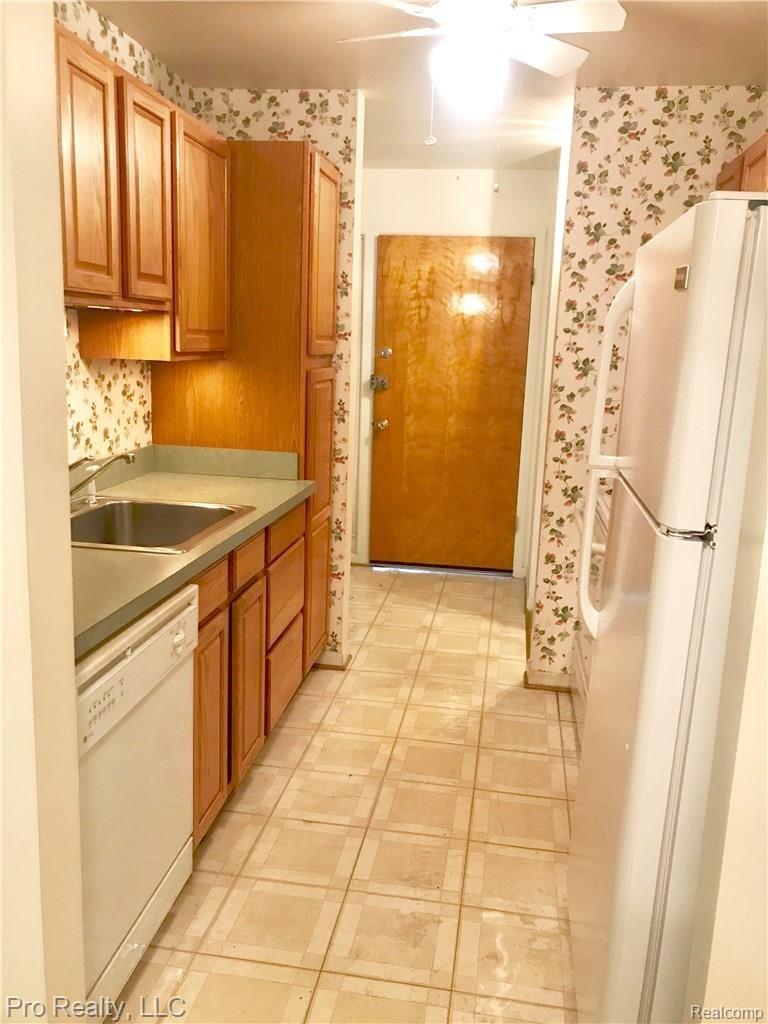1199 South Sheldon Road, Unit 24 Plymouth, MI 48170 - Photo 8 of 26 8.JPG