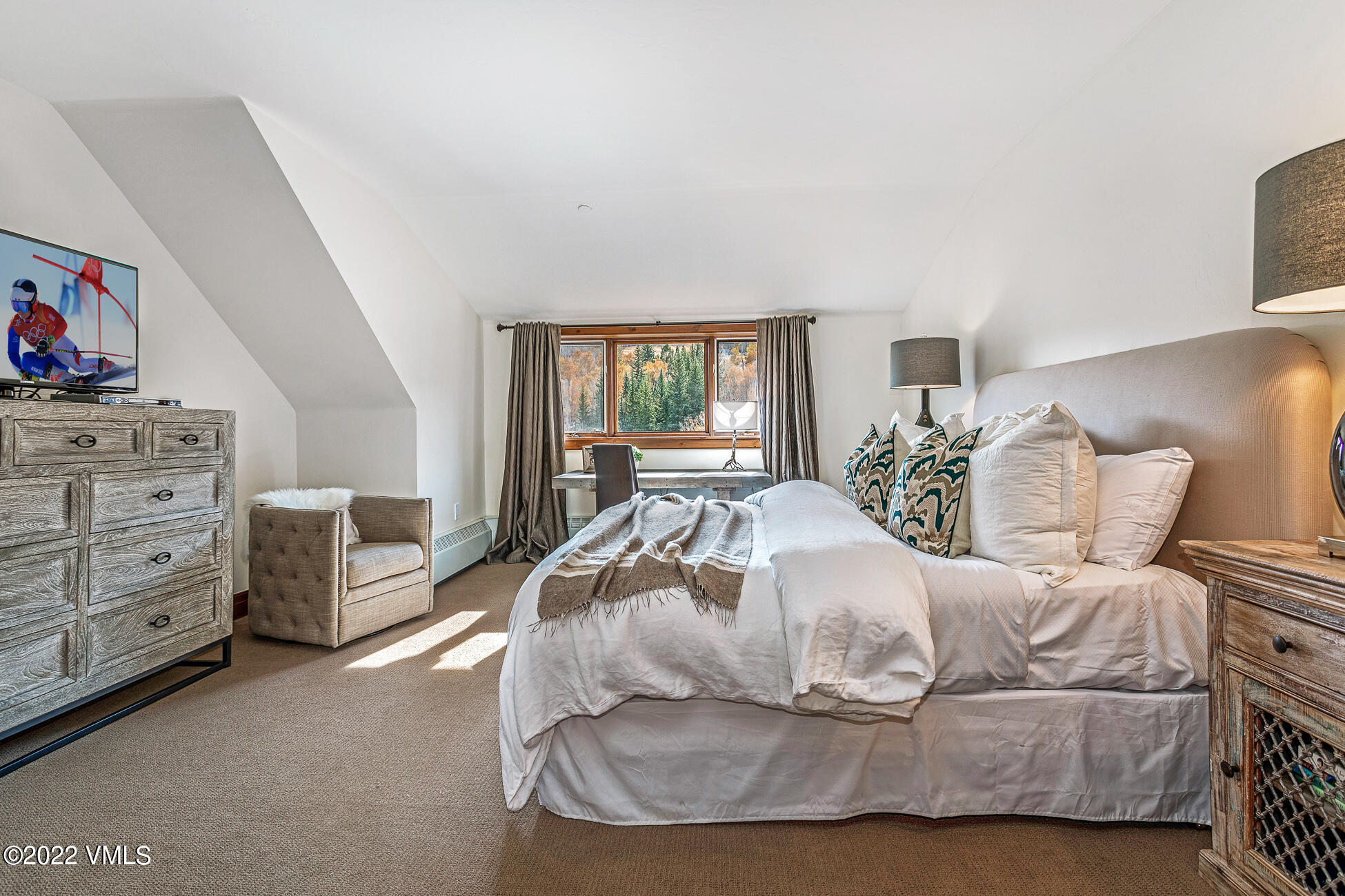 180 Daybreak Ridge Road, Unit 813 Avon, CO 81620 - Photo 20 of 46 a bedroom with a bed and a dresser