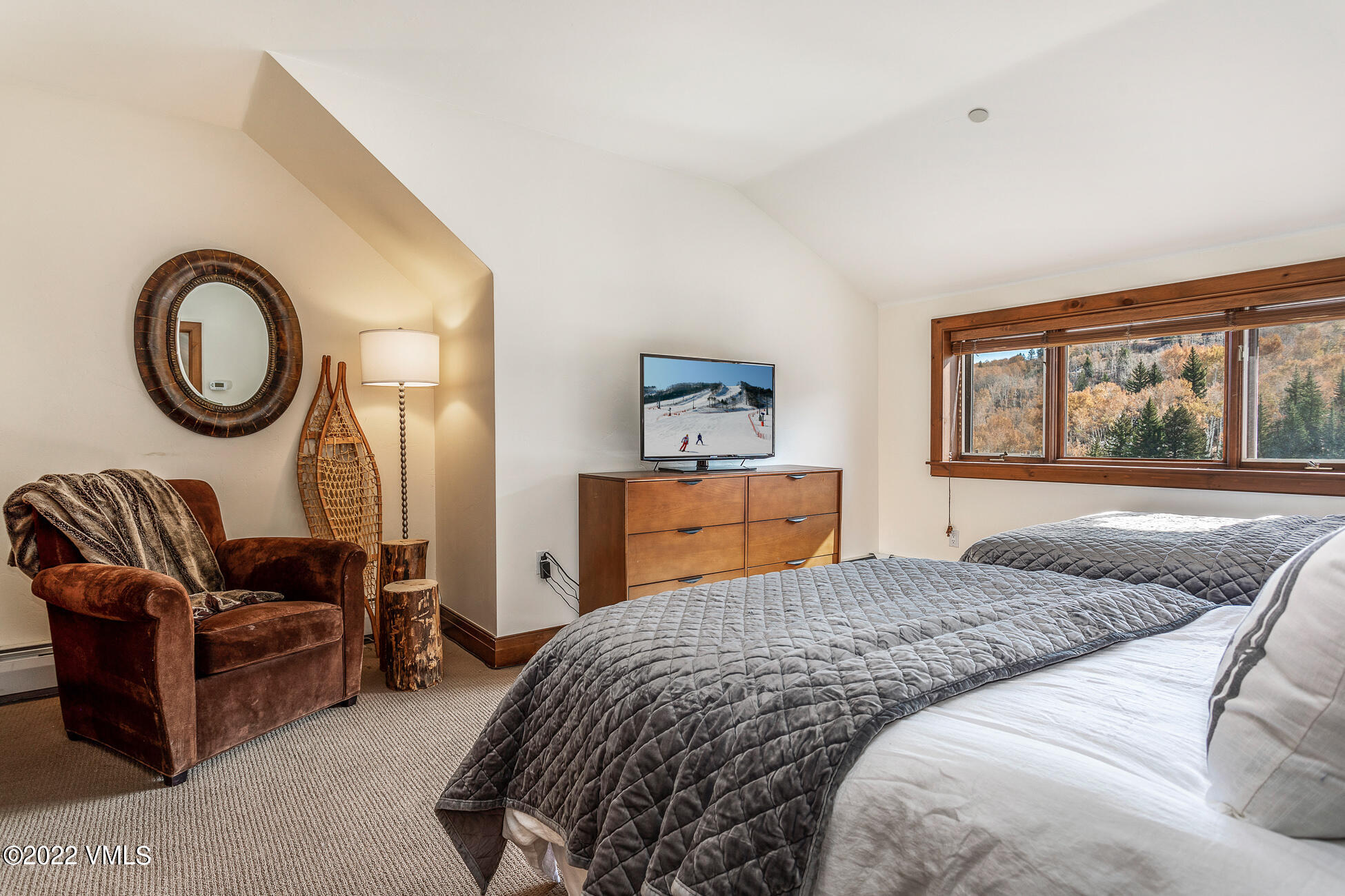 180 Daybreak Ridge Road, Unit 813 Avon, CO 81620 - Photo 34 of 46 a bedroom with a bed and dresser