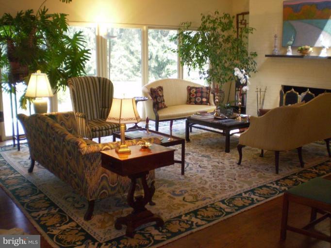 1930 Old Court Road Towson, MD 21093 - Photo 17 of 30 Living Room