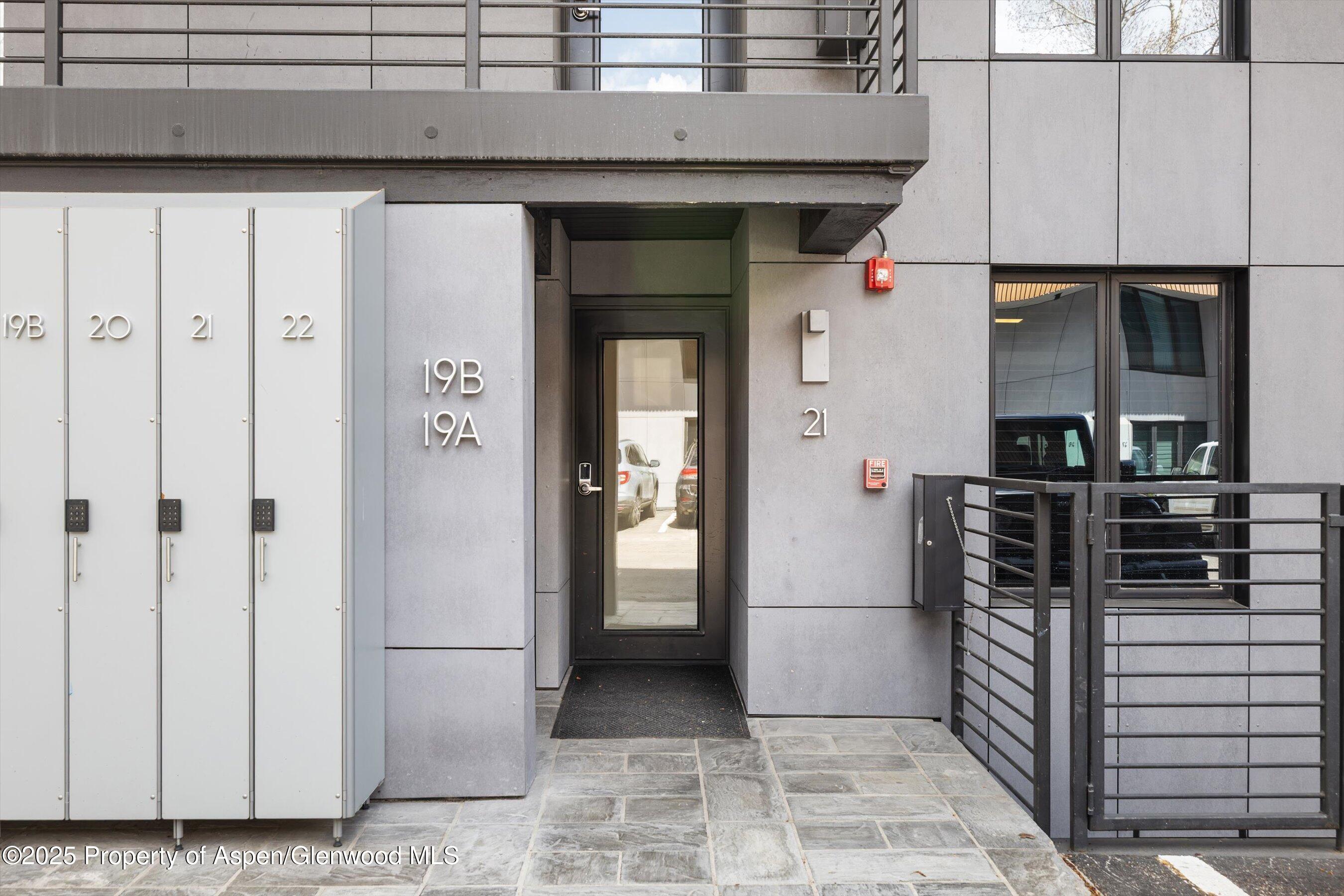 1039 East Cooper Avenue, Unit 21A Aspen, CO 81611 - Photo 2 of 33 21-23-1039ECooperAve_#21a_2505_765