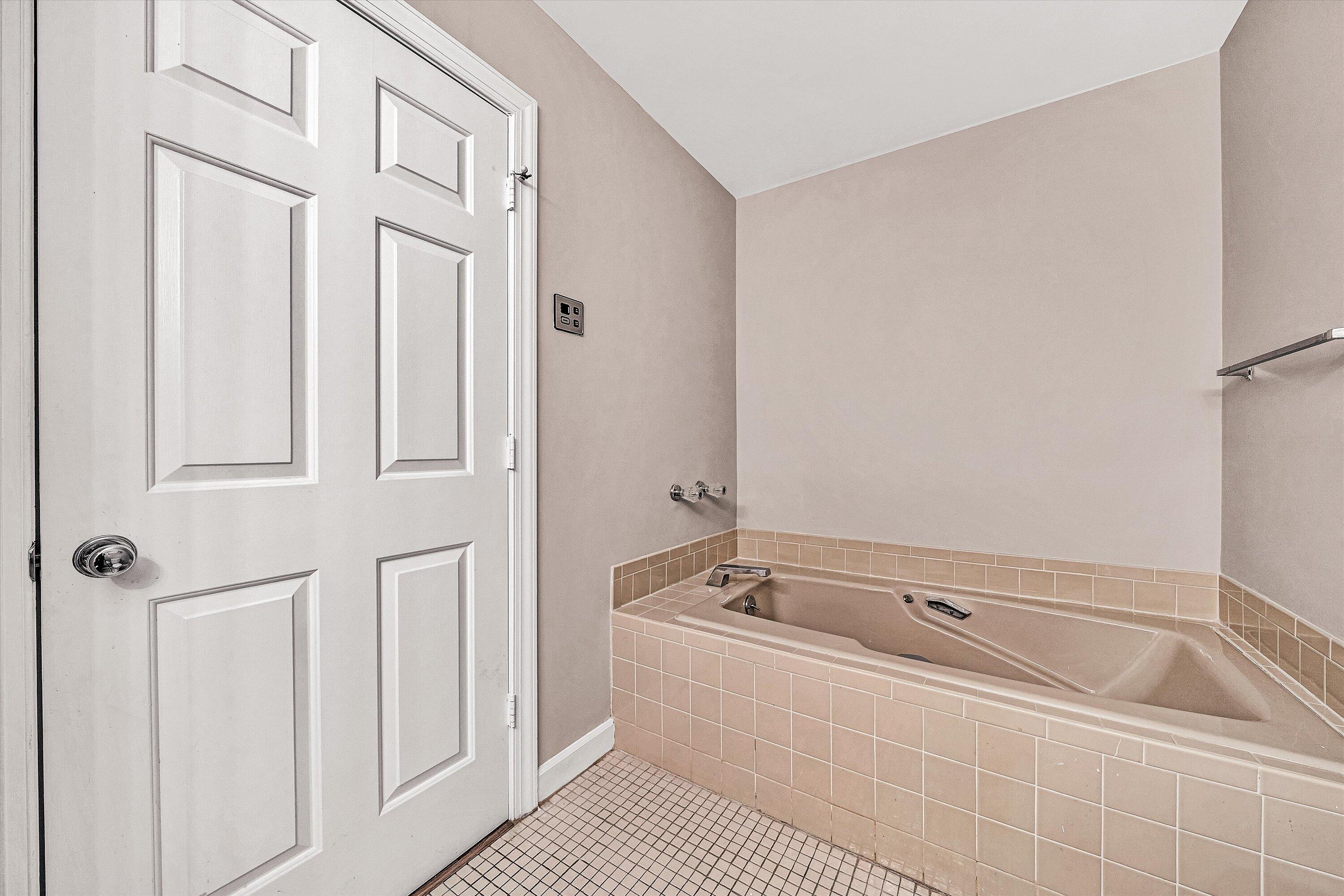2537 South Clearing Road Salem, VA 24153 - Photo 21 of 28 a bathroom with a bathtub and shower