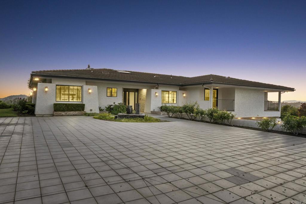 19 Gateview Drive Fallbrook, CA 92028 - Photo 10 of 76 19 Gateview Dr, Fallbrook, Luxury Home, Single-Level Main Floor Living, Attached ADU, Guard-Gated