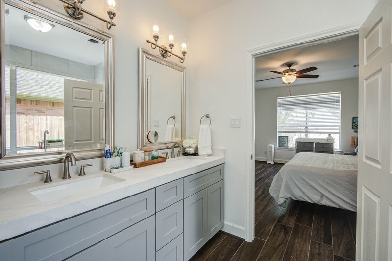 16722 Innisbrook Drive Houston, TX 77095 - Photo 22 of 33 Master bathroom