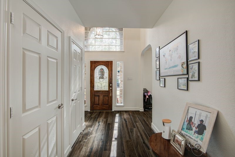 16722 Innisbrook Drive Houston, TX 77095 - Photo 3 of 33 Entrance Hallway