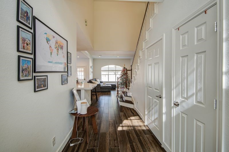 16722 Innisbrook Drive Houston, TX 77095 - Photo 4 of 33 Entrance Hallway