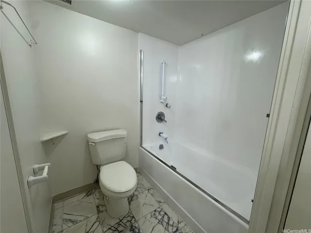 $3,595 | 2499 Kapiolani Boulevard, Unit 1701, Honolulu, HI 96826