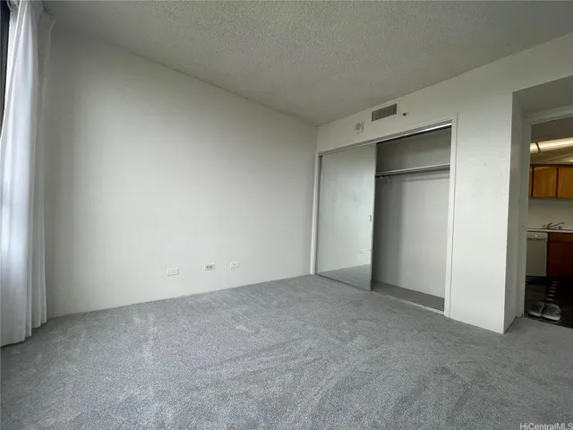 $3,595 | 2499 Kapiolani Boulevard, Unit 1701, Honolulu, HI 96826