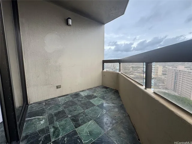 $3,595 | 2499 Kapiolani Boulevard, Unit 1701, Honolulu, HI 96826