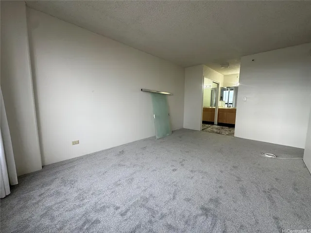 $3,595 | 2499 Kapiolani Boulevard, Unit 1701, Honolulu, HI 96826
